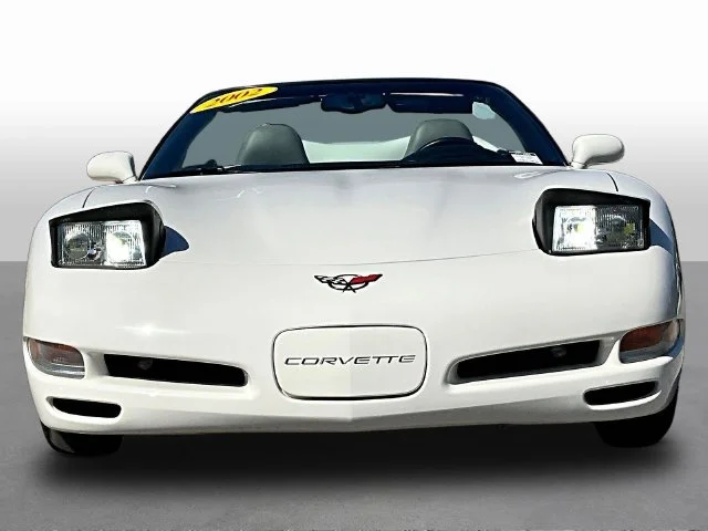 Used 2002 White Chevrolet Base image 2