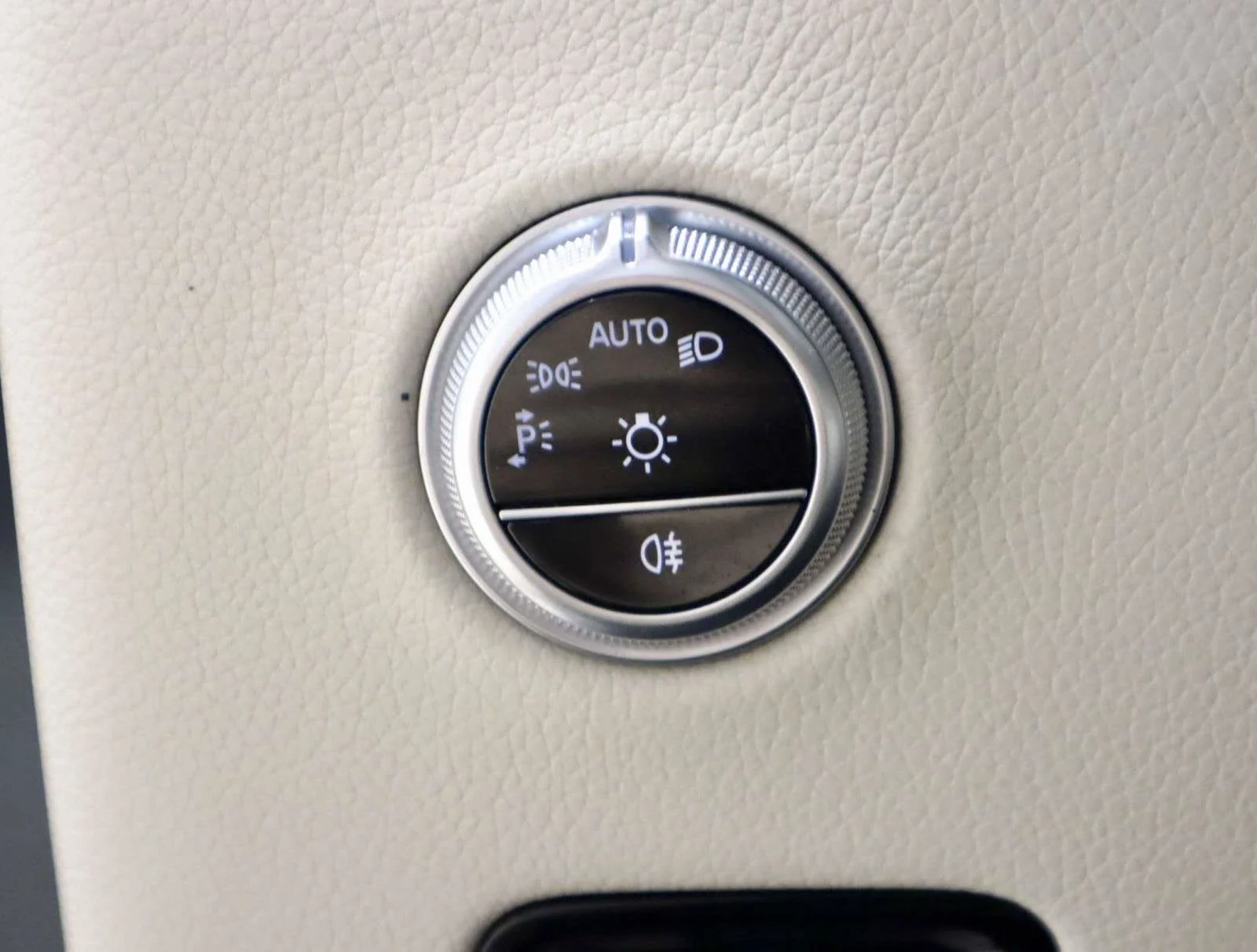 Used 2023 Nautical Blue Metallic Mercedes-Benz GLC 300 image 25