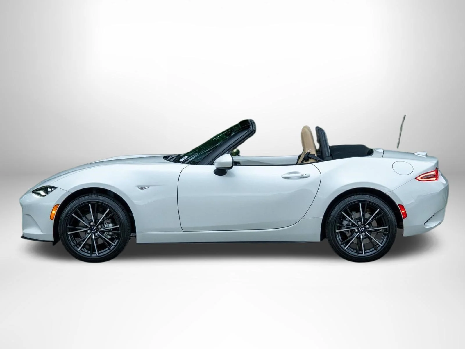 Used 2026 Snowflake White Pearl Mica Mazda Grand Touring image 6