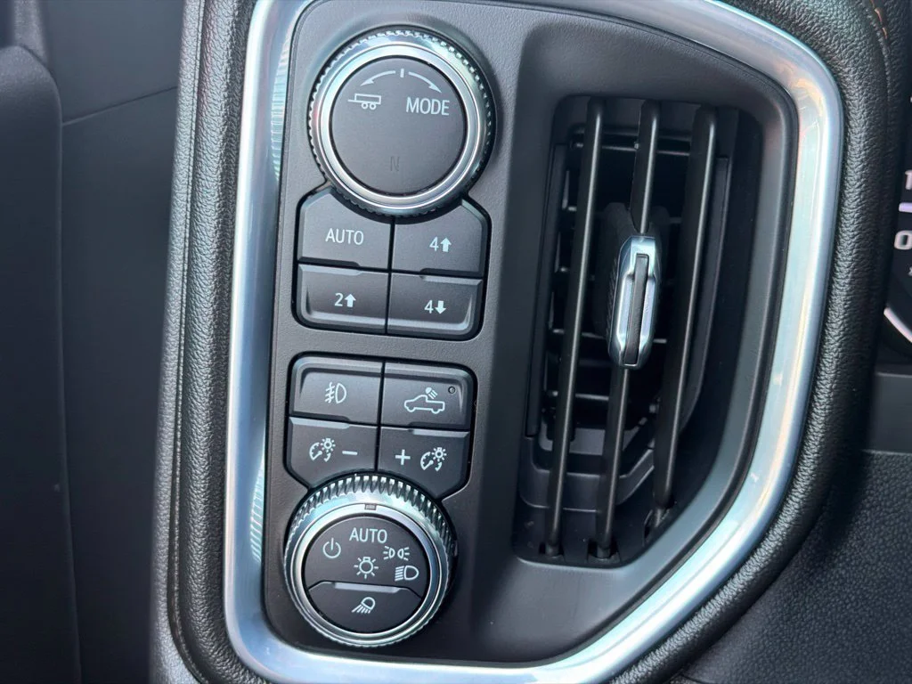Used 2022 Summit White GMC AT4 image 25