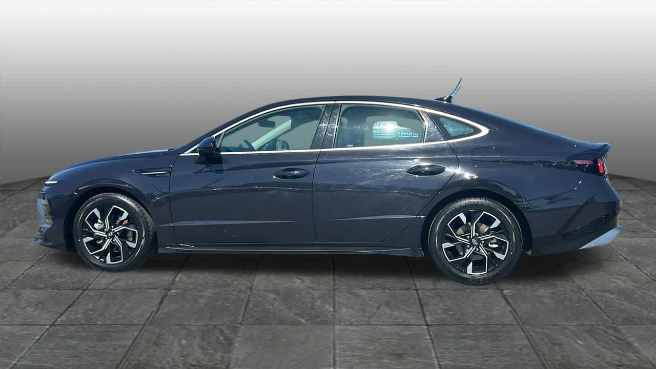 Certified Used 2025 Carbon Blue Hyundai SEL image 8