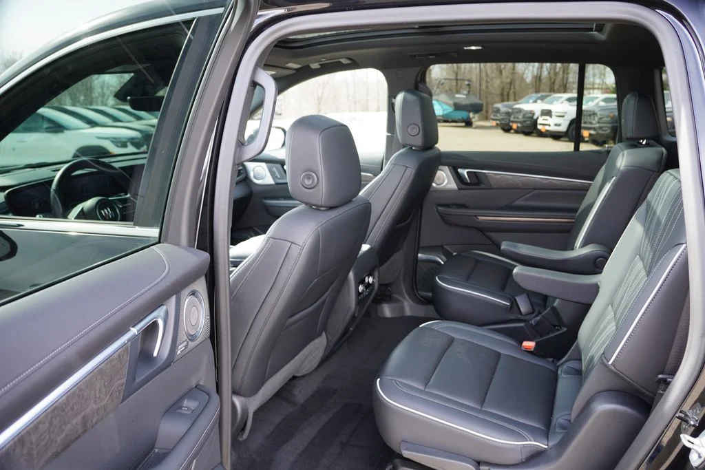 2025 Buick Enclave Avenir - Photo 16