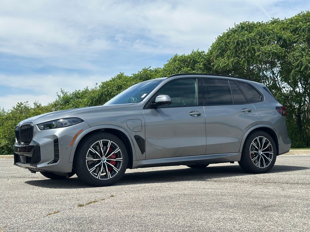 New 2026 Skyscraper Grey Metallic BMW xDrive50e image 3