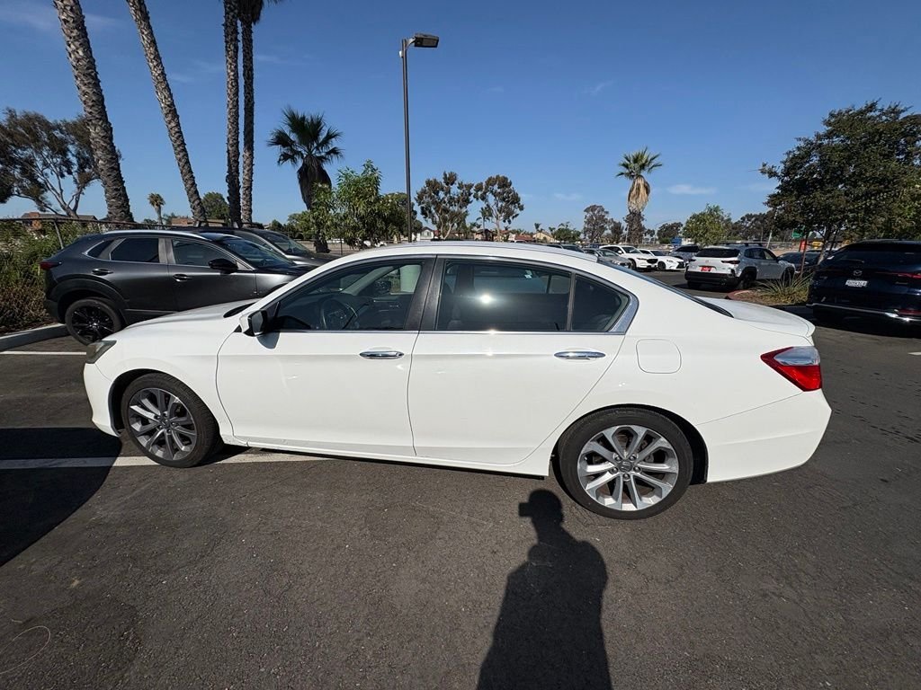 Used 2013 White Orchid Pearl Honda Sport image 9