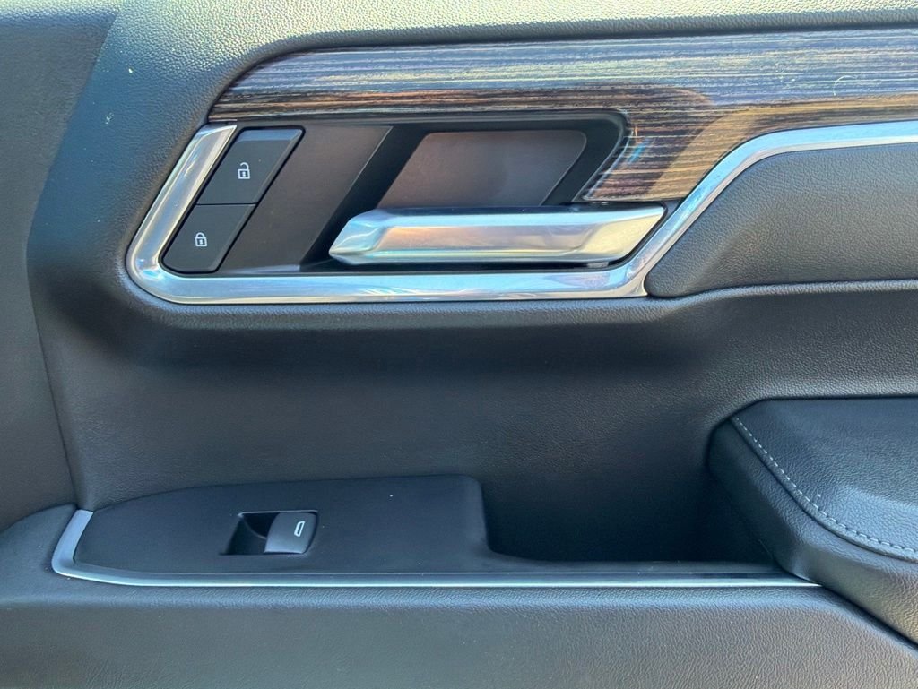 Used 2024 Blue GMC Elevation image 18