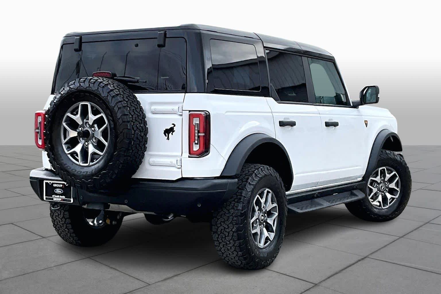 Used 2025 Oxford White Clearcoat Ford Badlands image 7