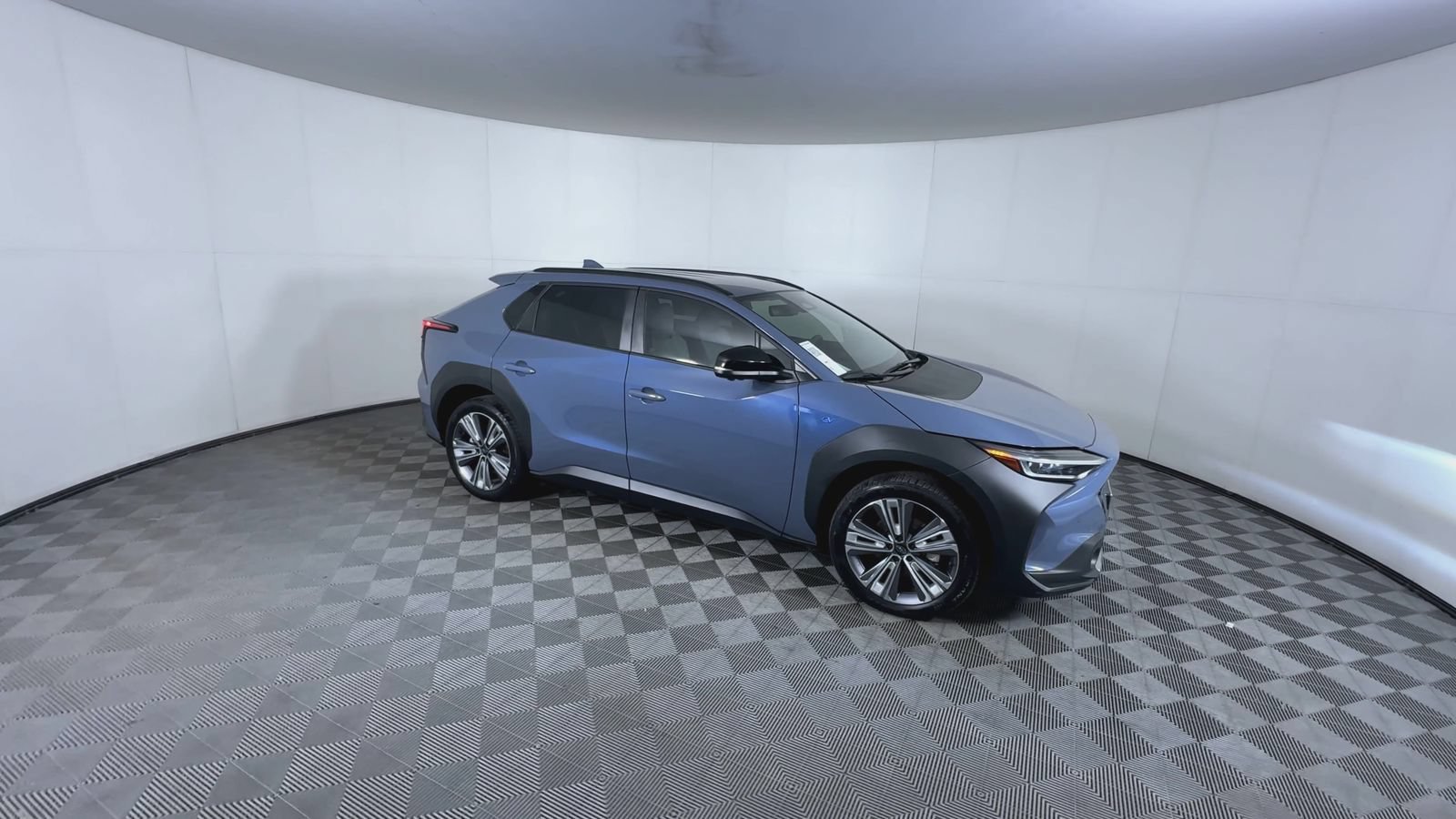 Used 2023 Harbor Mist Gray Pearl Subaru Limited image 2