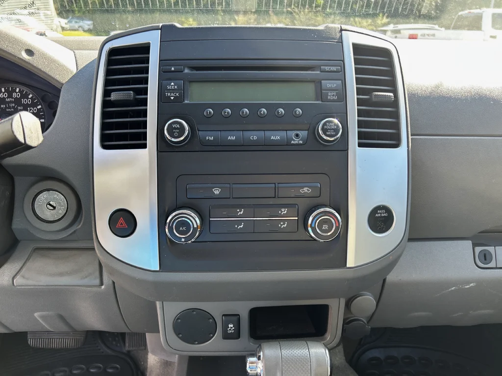 Used 2016  Nissan  image 15