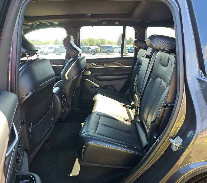 Used 2023 Gray Jeep Overland 4xe image 6