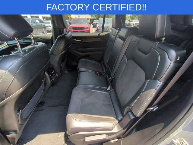 Used 2023 Silver Jeep Altitude image 31