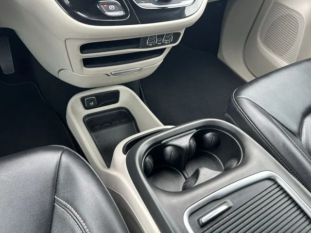 Used 2024 Silver Chrysler Touring L image 22
