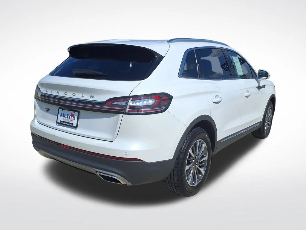 Used 2022 White Lincoln Standard image 9