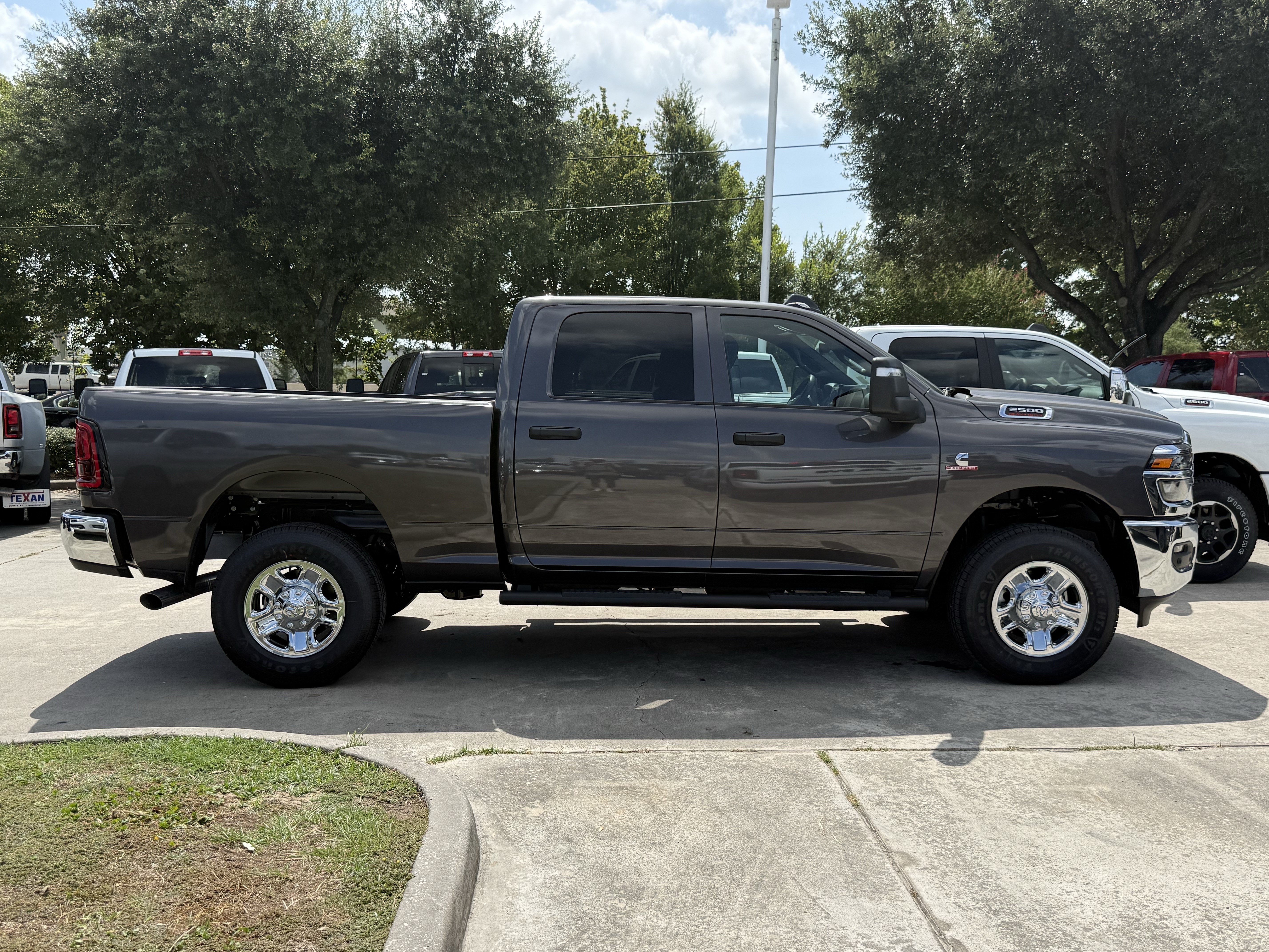 New 2026 Granite Crystal Metallic Clear-Coat Exterior Paint RAM Tradesman image 3