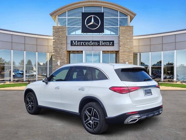 Certified Used 2026  Mercedes-Benz GLC 300 image 3