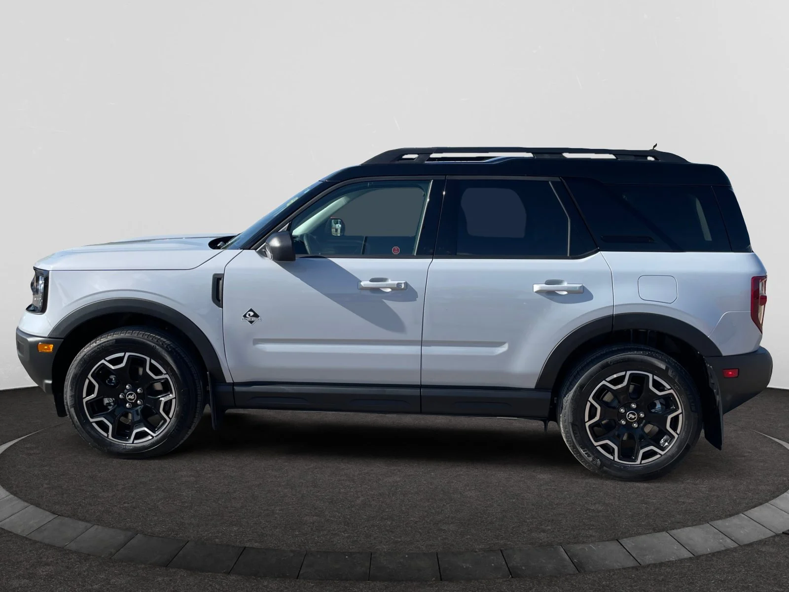 New 2026 Space White Metallic Ford Outer Banks image 2