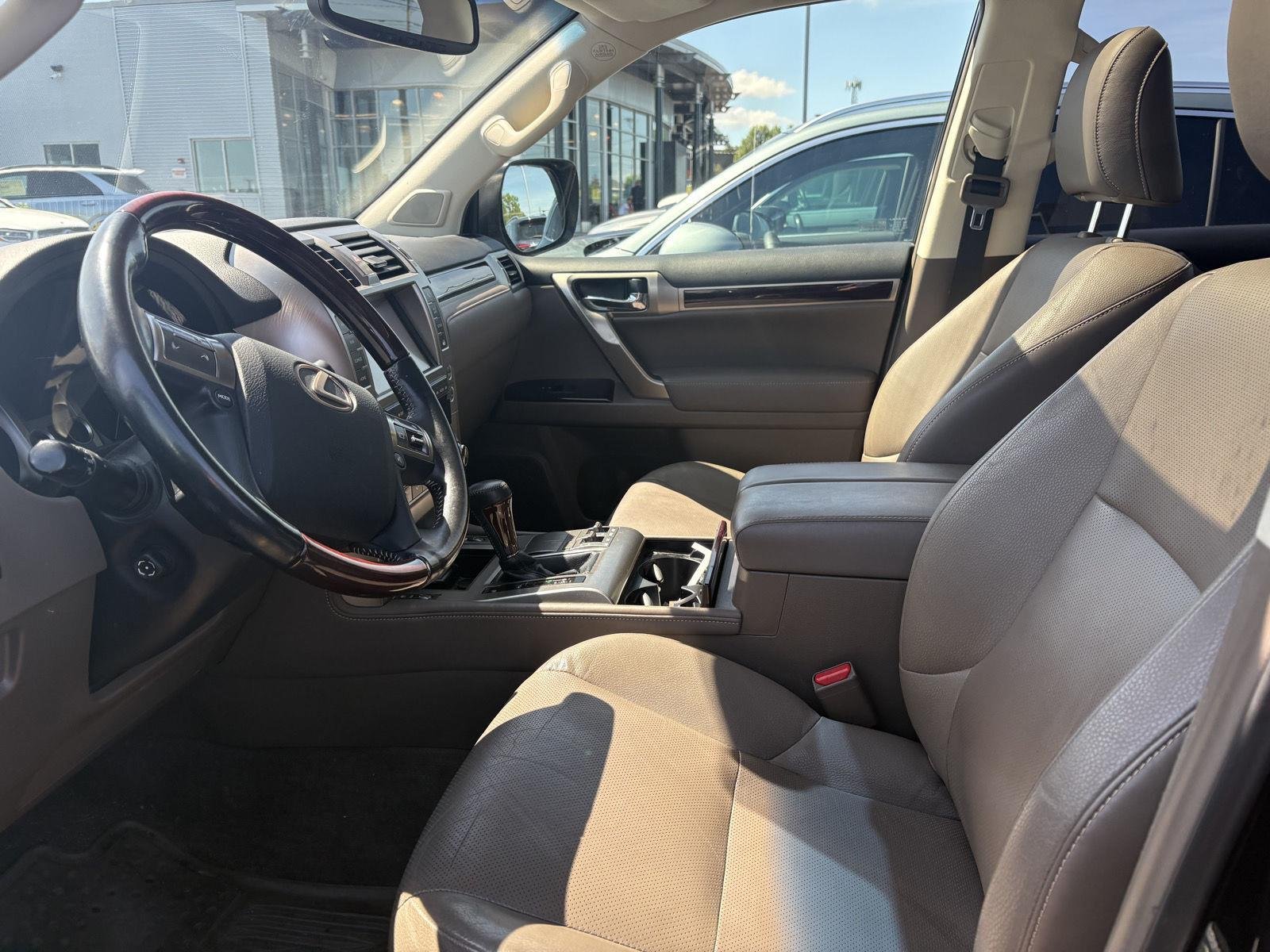Used 2018  Lexus GX 460 image 6