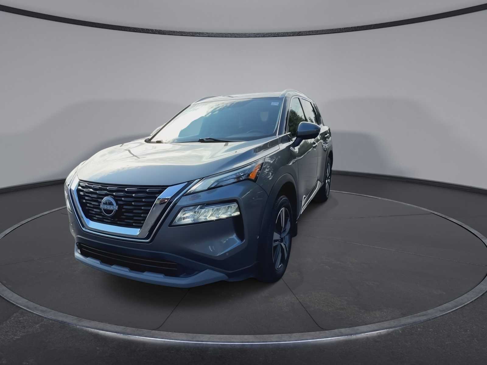 Used 2023 Gun Metallic Nissan SL image 3