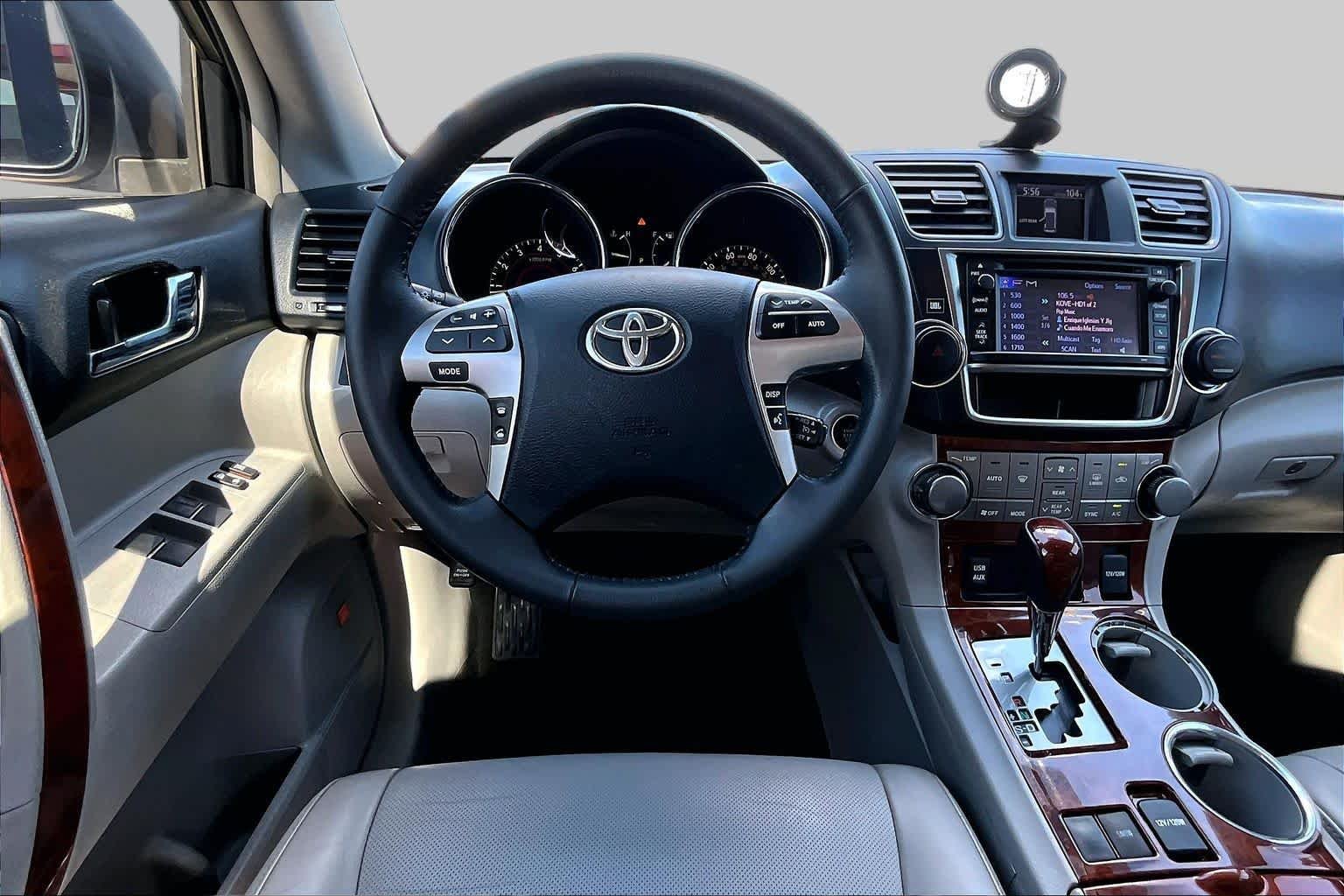 Used 2013 Classic Silver Metallic Toyota Limited image 5
