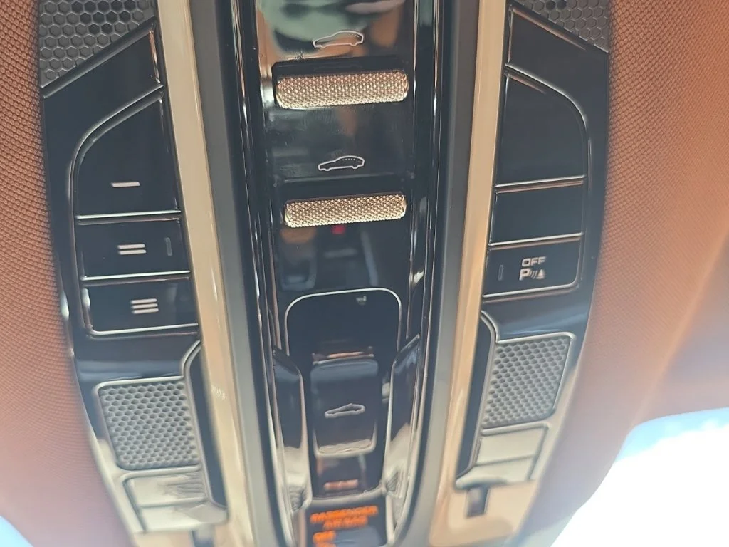 Used 2018  Porsche  image 31