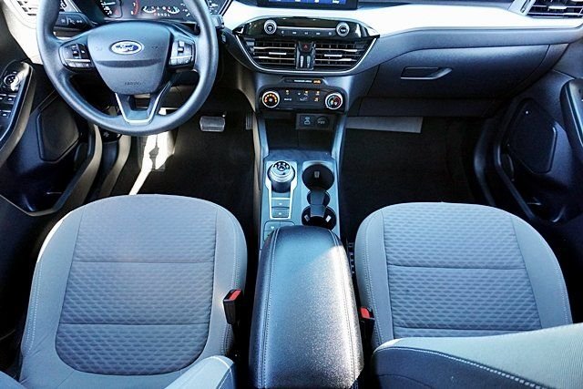 Used 2022 White Ford SE image 19