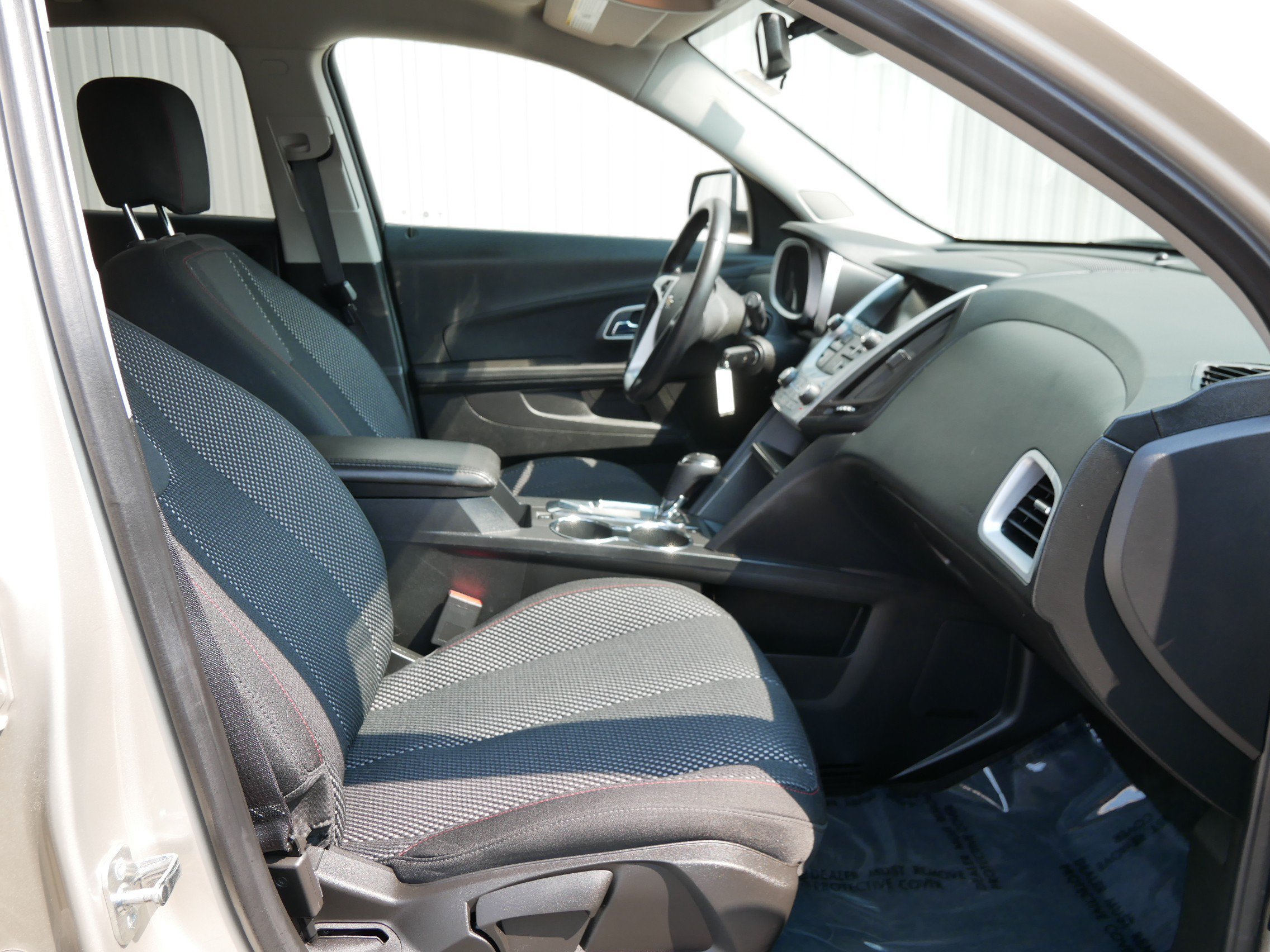 Used 2016 Champagne Silver Metallic Chevrolet LT image 14