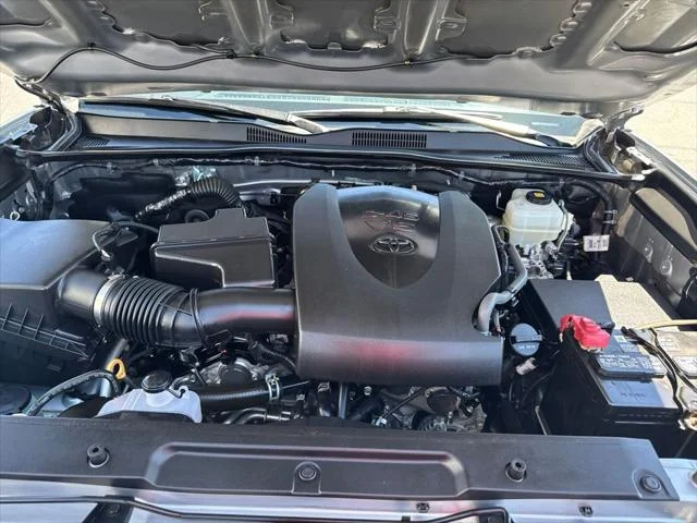 Certified Used 2020 SILVER SKY METALLIC Toyota  image 18