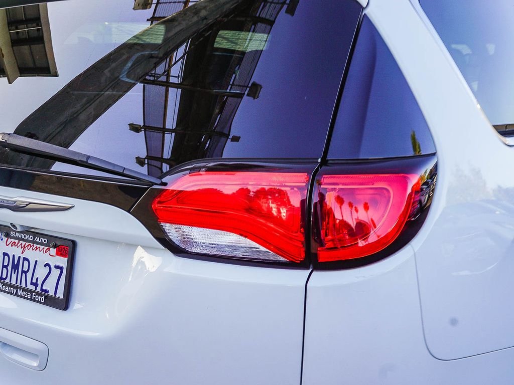 Used 2017 White Chrysler Touring image 8