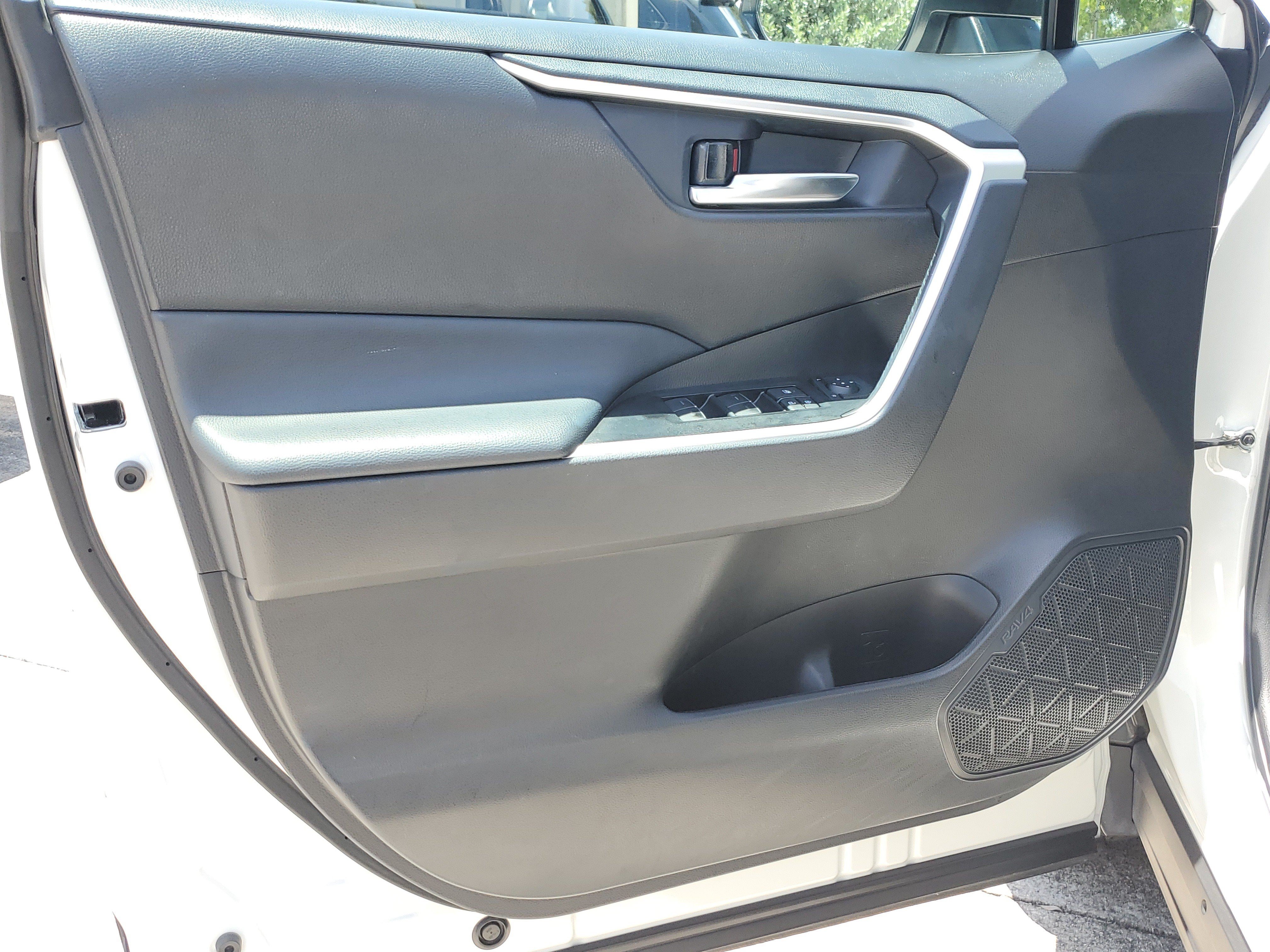 Used 2024 Ice Toyota XLE image 22