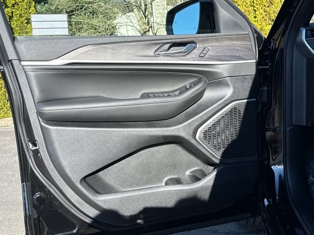 New 2026 Diamond Black Crystal Pearl-Coat Exterior Paint Jeep Limited Reserve image 19