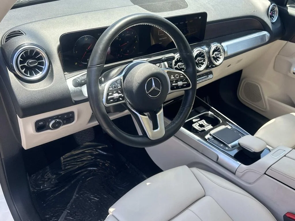 Used 2023 Polar White Mercedes-Benz GLB 250 image 2