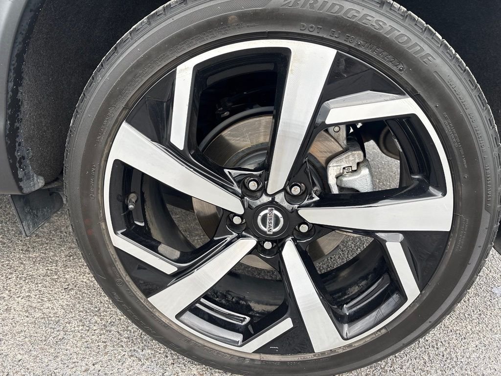 Certified Used 2022 Gray Nissan SL image 10