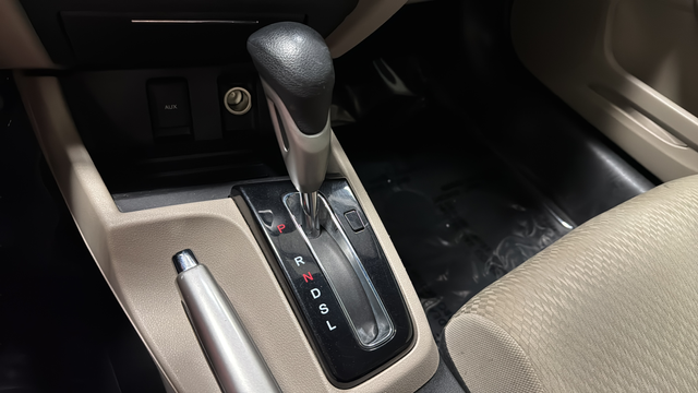 Used 2014 White Honda LX image 17