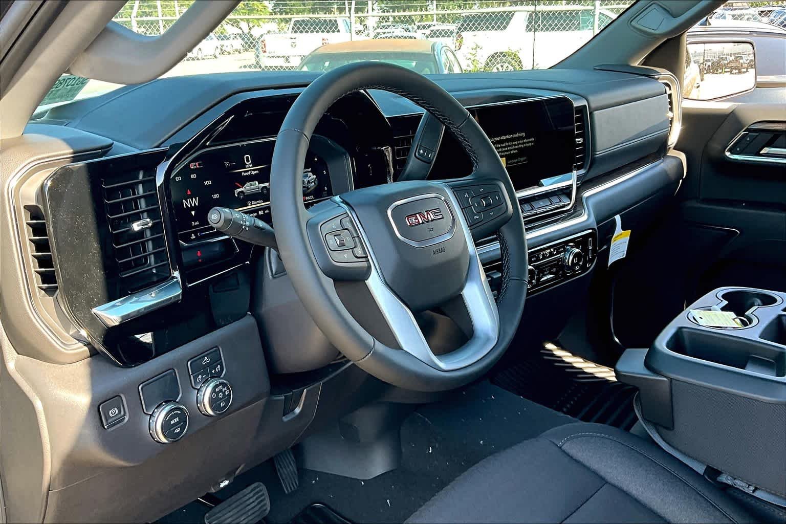 Used 2025 Onyx Black GMC Elevation image 8