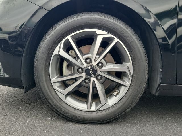 Used 2023 Black Kia LXS image 7