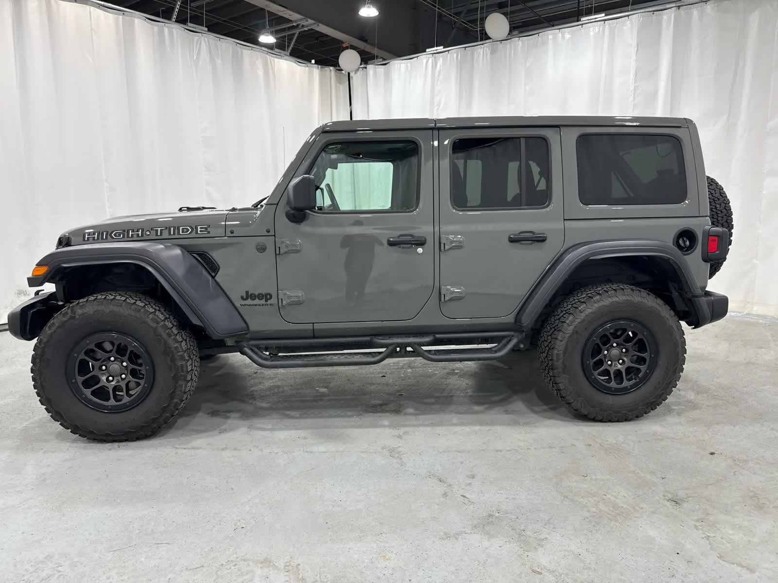 Used 2023 Gray Jeep 4-Door High Tide 4x4 image 2