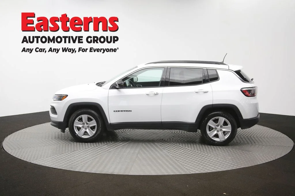 Used 2022 White Jeep Latitude image 60