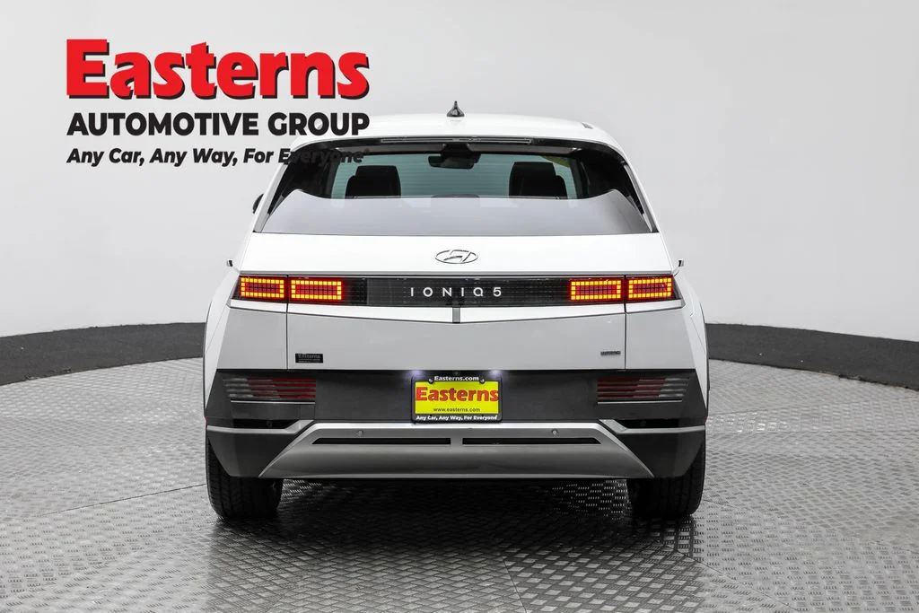 Used 2023 White Hyundai SEL image 6