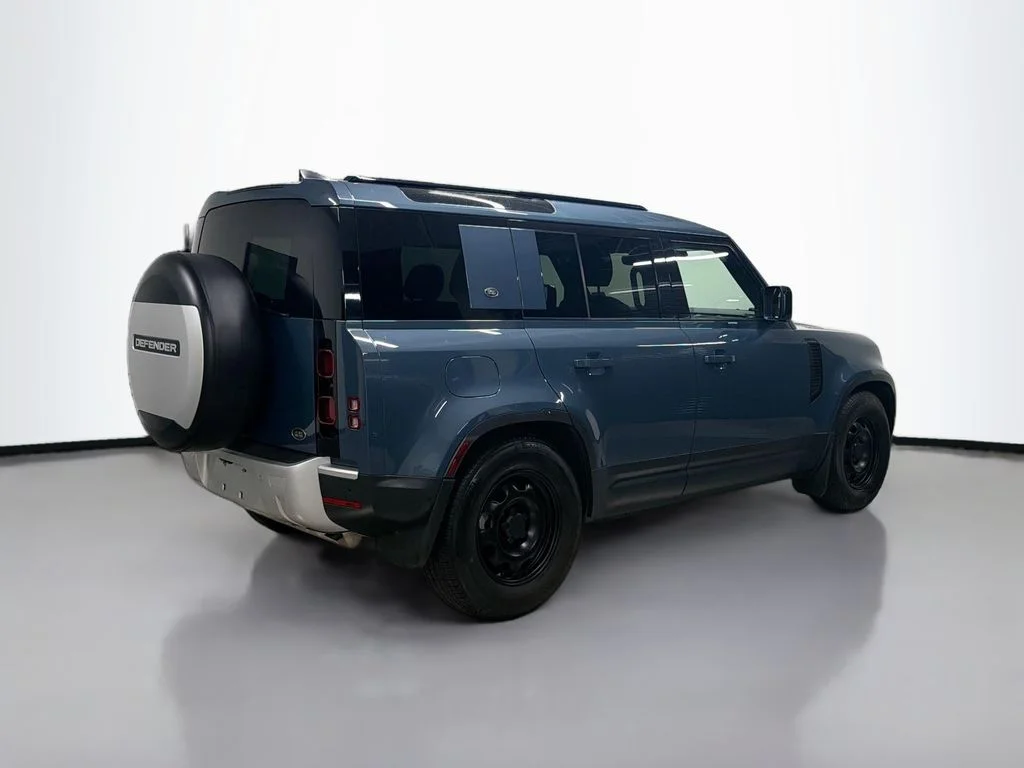 Used 2020 Tasman Blue Metallic Land Rover S image 9