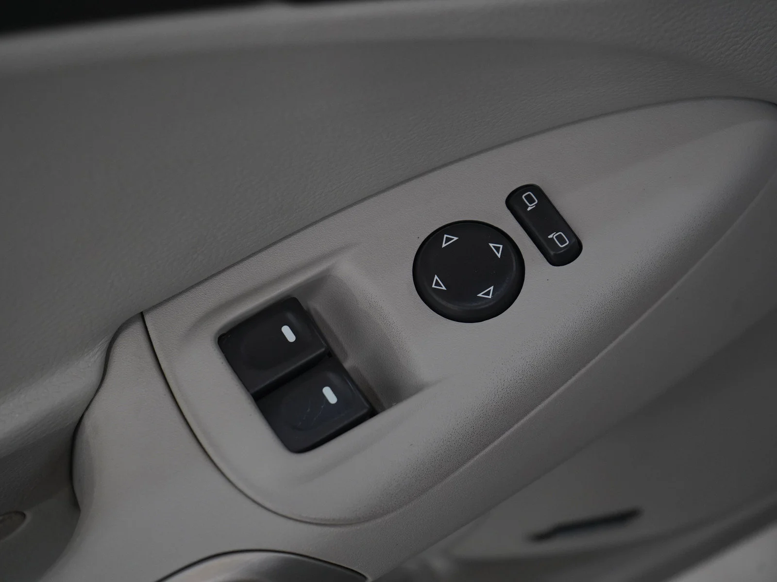 Used 2010 Cyber Gray Metallic Chevrolet Grand Sport image 13