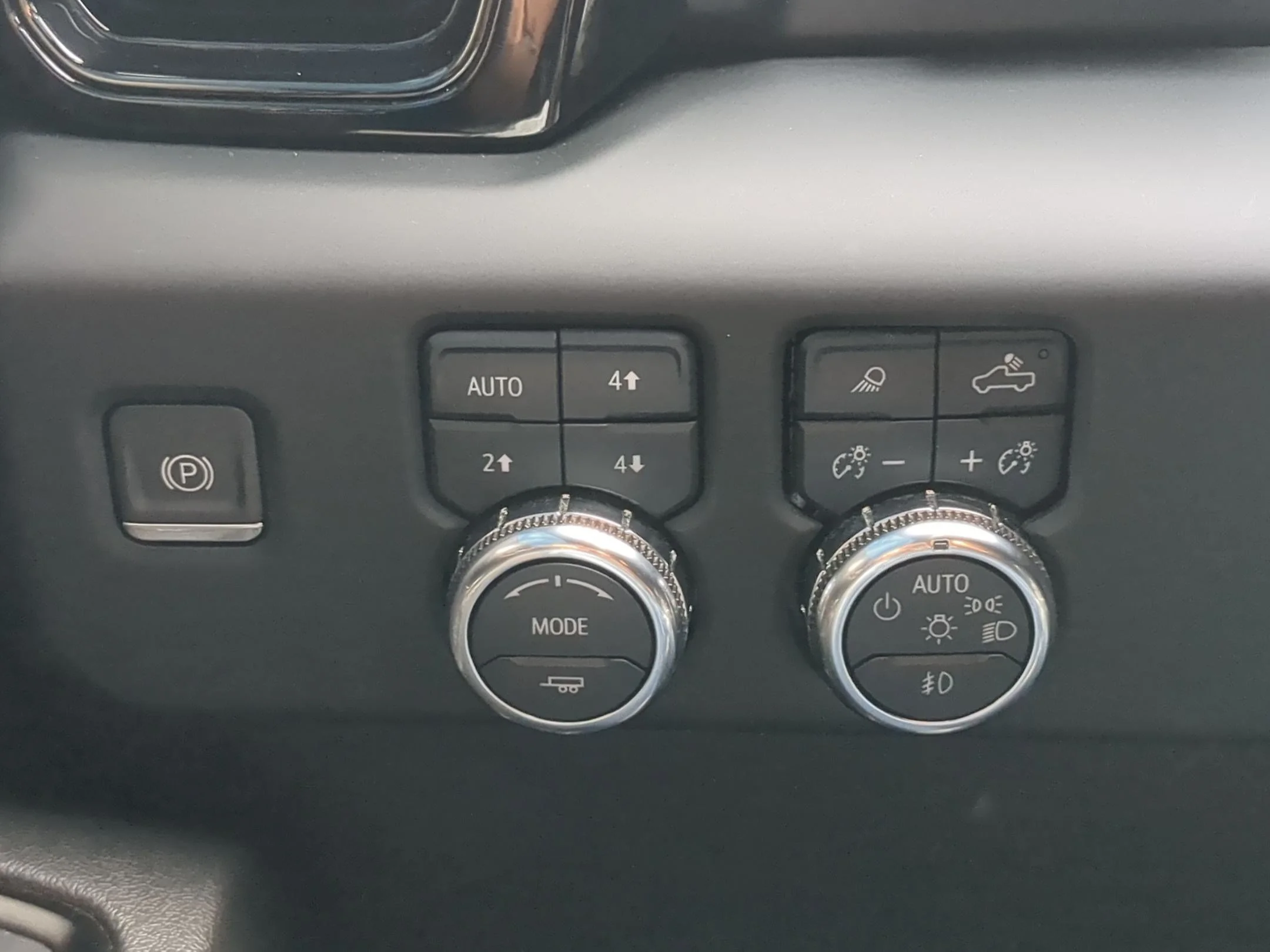 Used 2024 Sterling Metallic GMC AT4 image 25