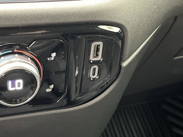 Used 2024 Summit White GMC Elevation image 26