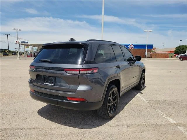 Used 2024 Baltic Gray Metallic Clearcoat Jeep Altitude X 4x2 image 4
