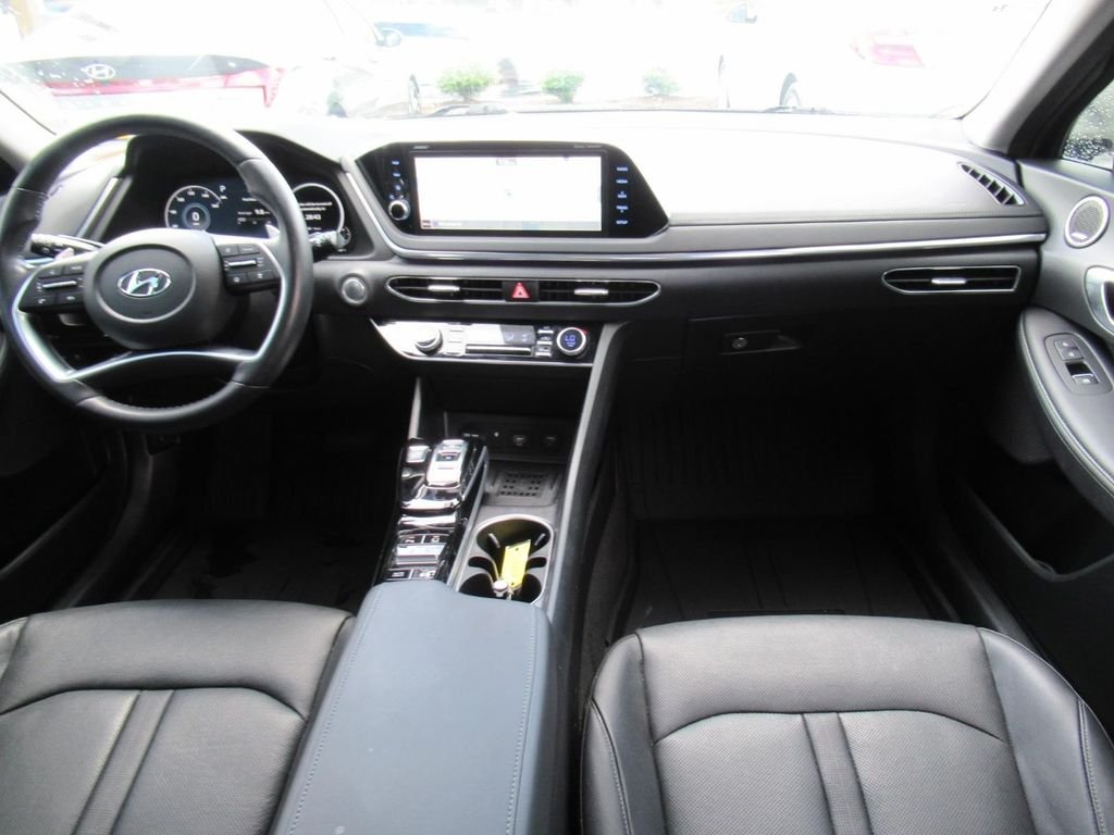 Used 2022 Black Hyundai Limited image 12