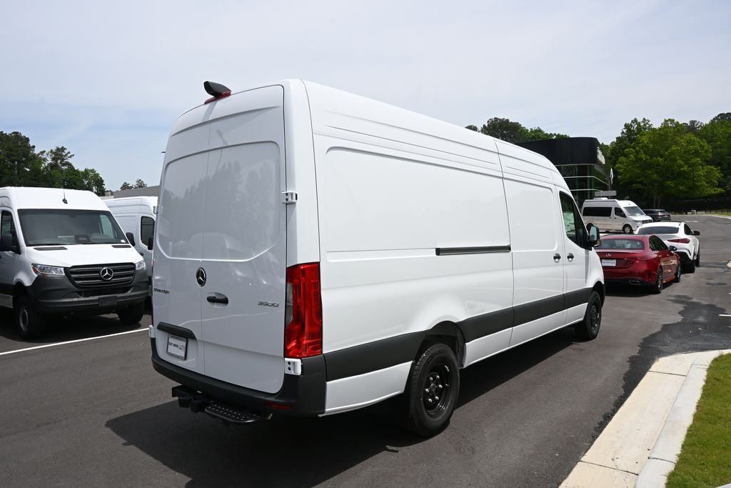 New 2026 Arctic White Mercedes-Benz Cargo 170 WB image 23