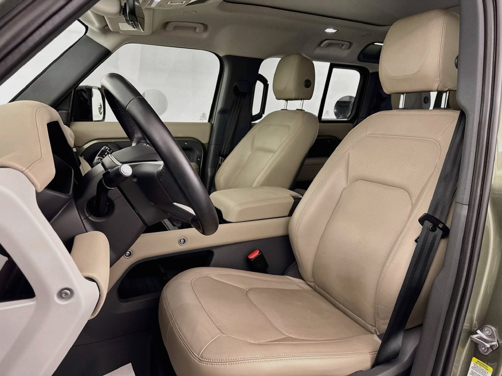 Used 2024 Green Land Rover S image 21