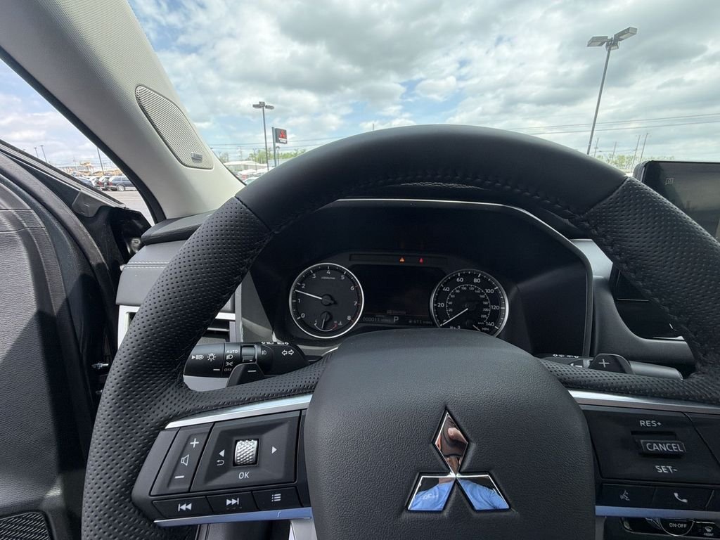 New 2026 Gray Mitsubishi SE image 15
