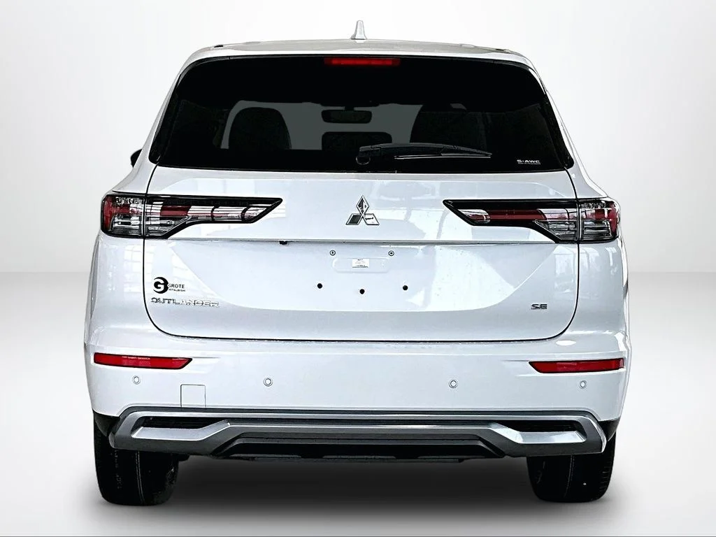 New 2026 White Mitsubishi SE image 5