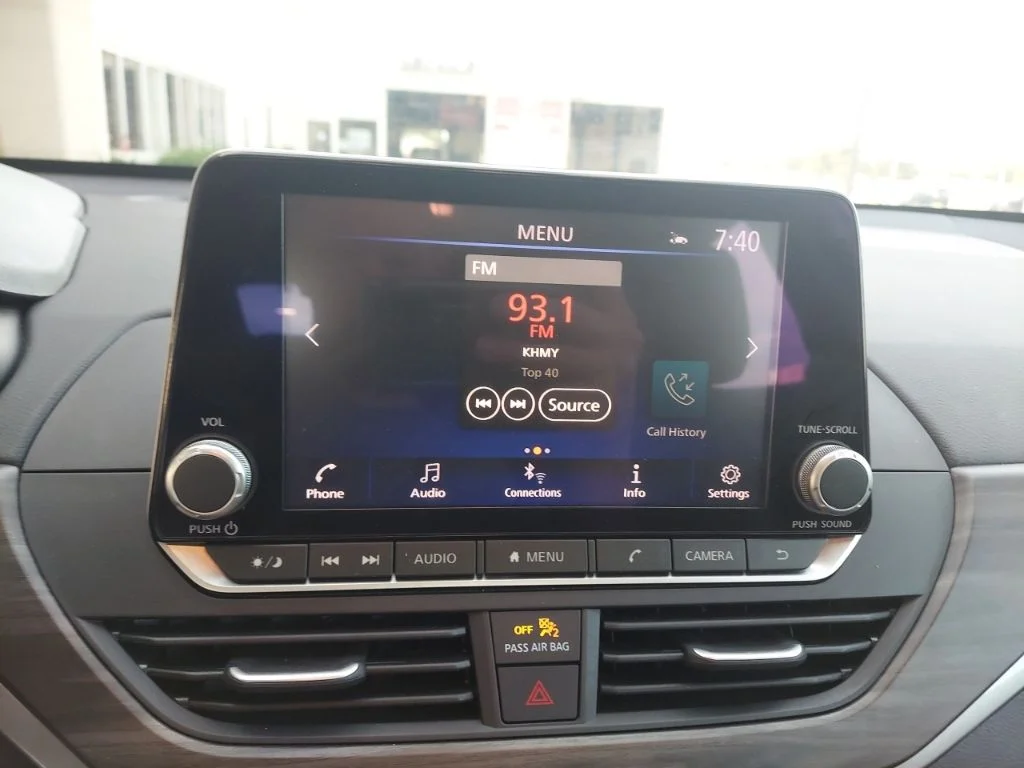 Used 2025 White Nissan 2.5 SV image 20