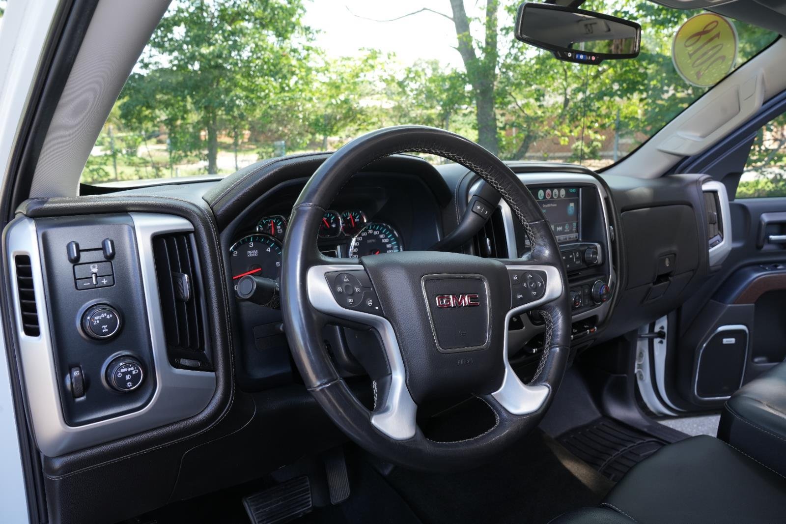 Used 2018 WHITE FROST TRICOAT GMC SLT image 21