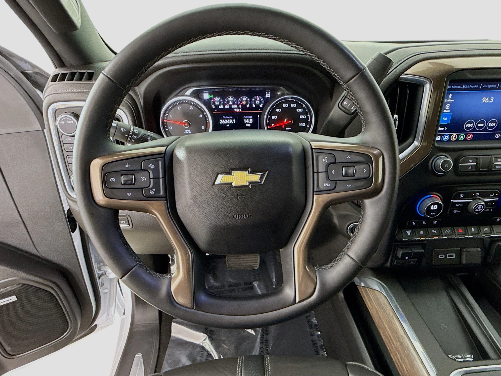 Used 2023 Iridescent Pearl Tricoat Chevrolet High Country image 13